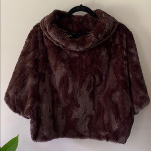 Chico’s black label brown faux fur batwing capelet